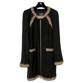 Chanel-Campanha publicitária de 9 mil dólares para casaco de tweed preto.-Preto