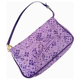 Louis Vuitton-Pochette Accessoire Louis Vuitton Cosmic Blossom en cuir verni violet-Violet