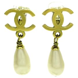 Chanel-Boucles d'oreilles pendantes à clip en fausses perles Chanel CC dorées-Doré
