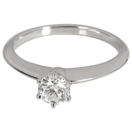 Tiffany & Co-TIFFANY & CO. Anello di fidanzamento con diamante solitario in platino H SI1 0.44 ctw-Argento,Metallico