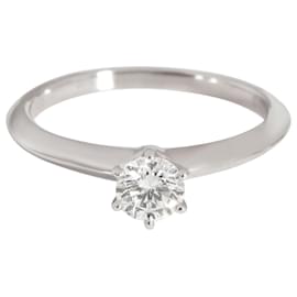 Tiffany & Co-TIFFANY & CO. Anello di fidanzamento con diamante solitario in platino H VS1 0.33 ctw-Argento,Metallico