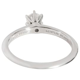 Tiffany & Co-TIFFANY & CO. Anel de noivado solitário de diamante em platina G VS1 0.25 ct-Prata,Metálico
