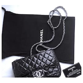 Chanel-Umhängetasche mit Klappenverschluss-Schwarz