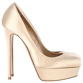 Bombas de plataforma Valentino Garavani em cetim creme Branco Cru