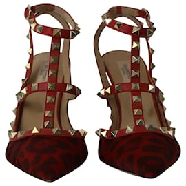 Valentino Garavani-Zapatos de salón Rockstud enjaulados con estampado de leopardo Valentino Garavani en piel de becerro roja-Roja