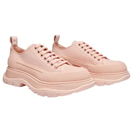 Alexander Mcqueen-Tread Slick Low Sneakers in Pink Leather-Pink