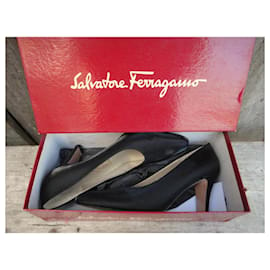 Salvatore Ferragamo-escarpins Salvatore Ferragamo p 38-Noir