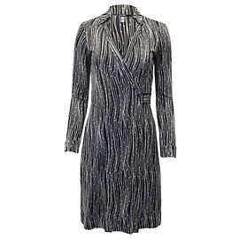 Diane Von Furstenberg Vestido estampado com decote em V em seda preta Preto