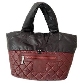 Bolso Chanel Cocon Reversible de Nylon Negro Burdeos Negro Burdeos