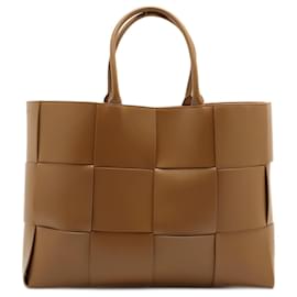 Bottega Veneta-The Arco Large Maxi Intrecciato Leather Tote Bag Wood Brown-Brown