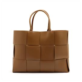 Bottega Veneta-The Arco Large Maxi Intrecciato Leather Tote Bag Wood Brown-Brown