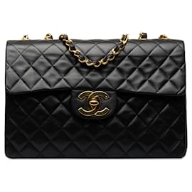 Chanel-Bolsa de ombro Chanel Maxi XL clássica preta em pele de cordeiro com aba única-Preto