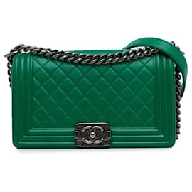 Chanel-Bolsa Chanel média em pele de cordeiro verde com aba para menino-Verde