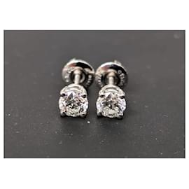 Tiffany & Co-Boucles d'oreilles clou en platine 950 avec diamants VVS I totalisant 0,73 carat.-Blanc
