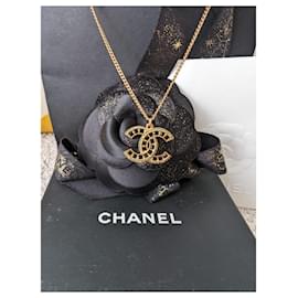 Chanel-Collana nera con logo CC A15C, dettagli in oro, cristalli, con scatola e ricevuta.-D'oro