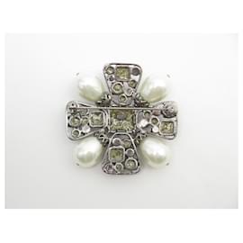 Chanel-NEW CHANEL CROSS BROOCH IN GOLD METAL WITH STONE PEARLS GRIPOIX BROOCH-Silvery