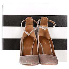 Aquazzura-Zapatos de salón con tacón en bloque y correa al tobillo Alix de Aquazzura en terciopelo beige-Castaño,Beige
