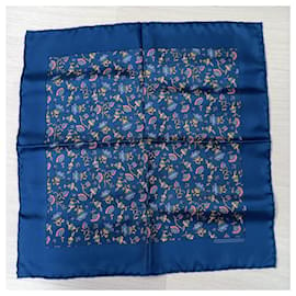 Hermès-Gavroche Hermès en soie bleue avec des fleurs.-Bleu,Multicolore