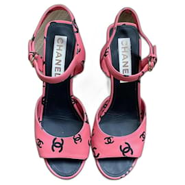 Chanel-Sandálias de salto com monograma-Rosa