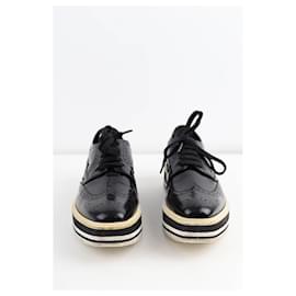 Prada-Chaussures à lacets en cuir-Noir