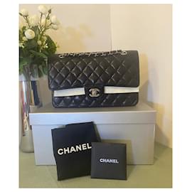 Chanel-Chanel Classic Timeless Medium en cuir de veau matelassé noir avec double rabat et quincaillerie argentée.-Noir,Bijouterie argentée