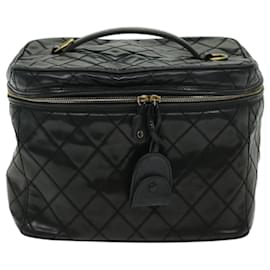 Chanel-CHANEL Vanity Cosmetic Pouch Patent leather 2way Black CC Auth bs11283-Black