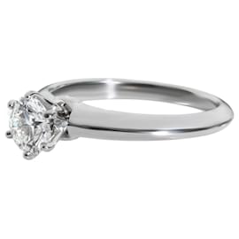 Tiffany & Co-TIFFANY & CO. Anello di fidanzamento con diamante solitario in platino I VS2 0.62 ctw-Argento,Metallico