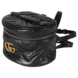 Gucci-Gucci Black Matelasse calf leather Gg Marmont Round Backpack-Black