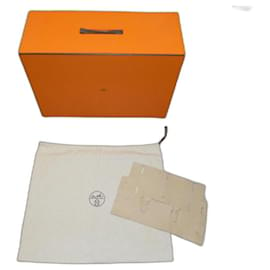 Hermès-boite pour haut a courroie 40 cms , dusbag et protection courroie-Orange