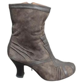 Botins Chie Mihara Taupe em Couro e Camurça 38 Taupe