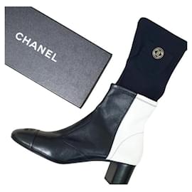 Chanel-Botas Chanel 2020 com logotipo entrelaçado CC-Multicor