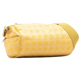 Chanel-Gelbe Umhängetasche „Barrel“ der neuen Reiselinie von Chanel-Gelb
