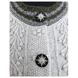 Chanel-Jaqueta de Caxemira com Botões Edelweiss por 5 mil dólares.-Cinza