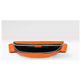 Louis Vuitton-Bolsa LV Moon Bag taigarama laranja-Laranja