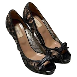 Valentino Garavani-Valentino Garavani black lace bow peep toe pumps Size 41EU-Black