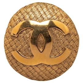 Chanel-Broche redondo acolchoado CC-Dourado