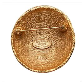 Chanel-CC Quilted Round Brooch-Golden