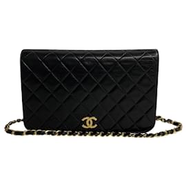 Chanel-Bolsa acolchoada com aba completa CC-Preto