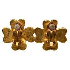 Chanel-CC Clover Clip On Earrings-Golden