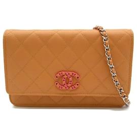 Chanel-CC Quilted Caviar Wallet an Kette-Orange
