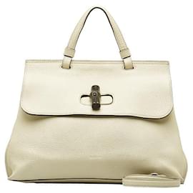 Gucci-Mittelgroße Daily-Lederhandtasche aus Bambus-Weiß
