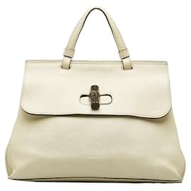 Gucci-Mittelgroße Daily-Lederhandtasche aus Bambus-Weiß