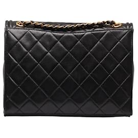 Chanel-Bolso CC acolchado con solapa completa-Negro