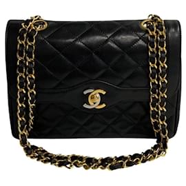 Chanel-Bolso con solapa forrado Paris-Negro