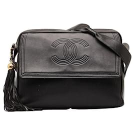 Chanel-CC Kameratasche aus Leder mit Fransen-Schwarz