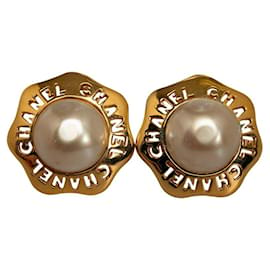 Chanel-Pendientes de clip CC con logo y perlas artificiales-Dorado