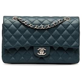 Chanel-Bolsa Média Clássica com Aba Forrada com Caviar-Azul