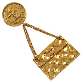 Chanel-Broche Bolsa Matelassê CC-Dourado