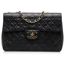 Chanel-Bolsa de ombro com aba única Chanel Maxi Classic preta em pele de cordeiro-Preto