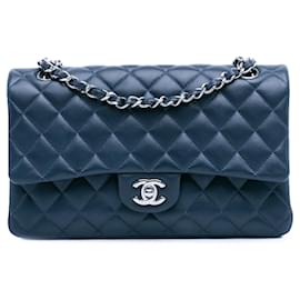 Chanel-Blaue, mittelgroße, klassische Chanel-Schultertasche mit Lammlederfutter und Klappe-Blau